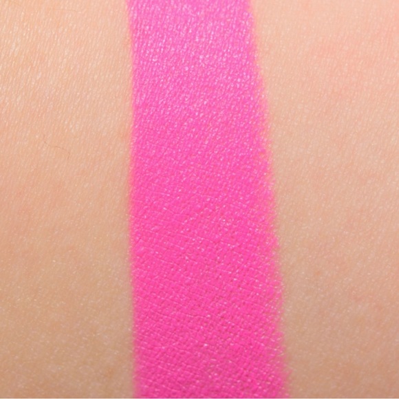 MAC MATTE LIPSTICK LIMITED EDITION - CANDY YUM YUM - Picture 3 of 16